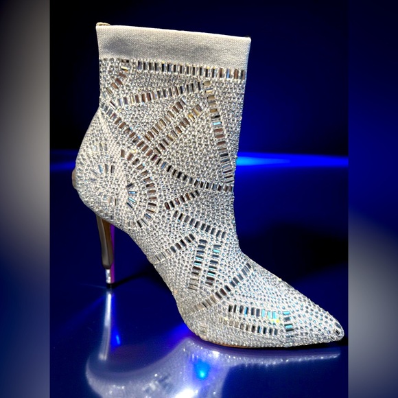 Thalia Sodi Silver Heeled Boots with Intricate Design - Picture 2 of 9